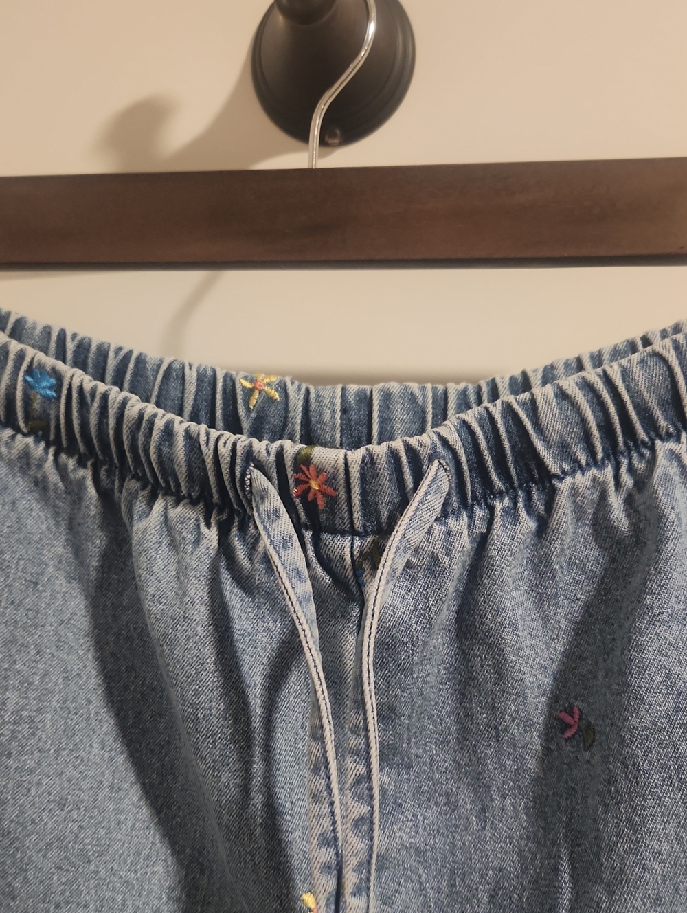 Embroidered Jeans - Picture 3 of 5
